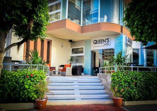 Queen's Cafe & Resto